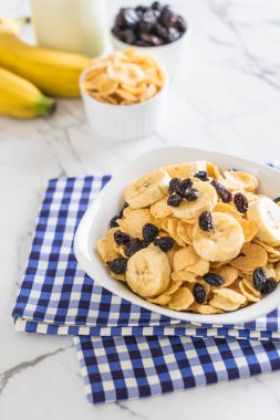 muz, Kuru üzüm ve süt ile tahıl 