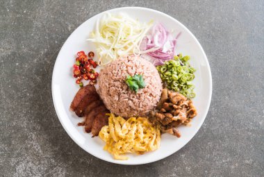 Pirinç ve karides ezmesi.