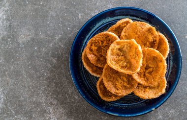 kurutulmuş rendelenmiş domuz etinin pirinç kraker