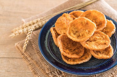 kurutulmuş rendelenmiş domuz etinin pirinç kraker