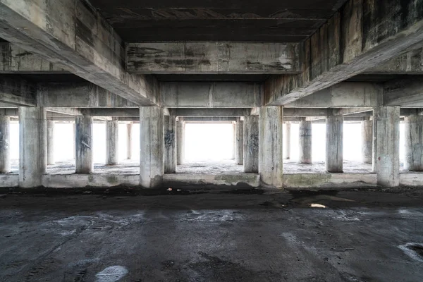 Lege verlaten gebouw — Stockfoto
