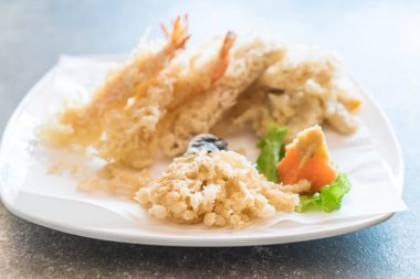 kızarmış karides (tempura)