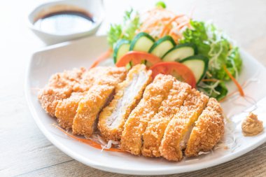 sebze soslu kızarmış pirzola domuz eti