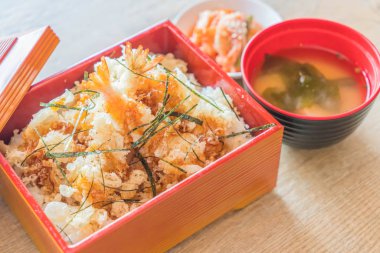 karides tempura kutusunu küme 