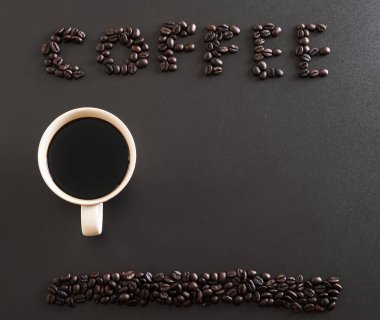 Kahve fincanı ve fasulye