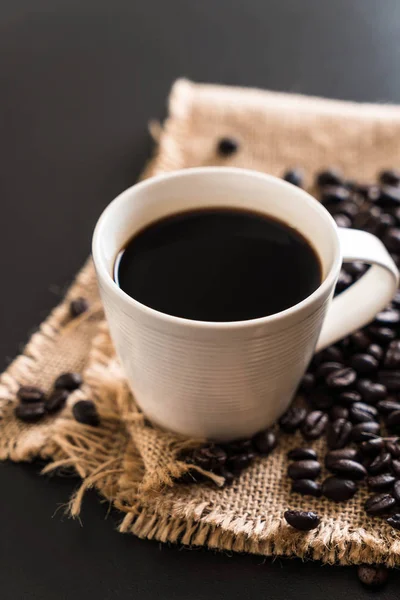 Kahve fincanı ve fasulye