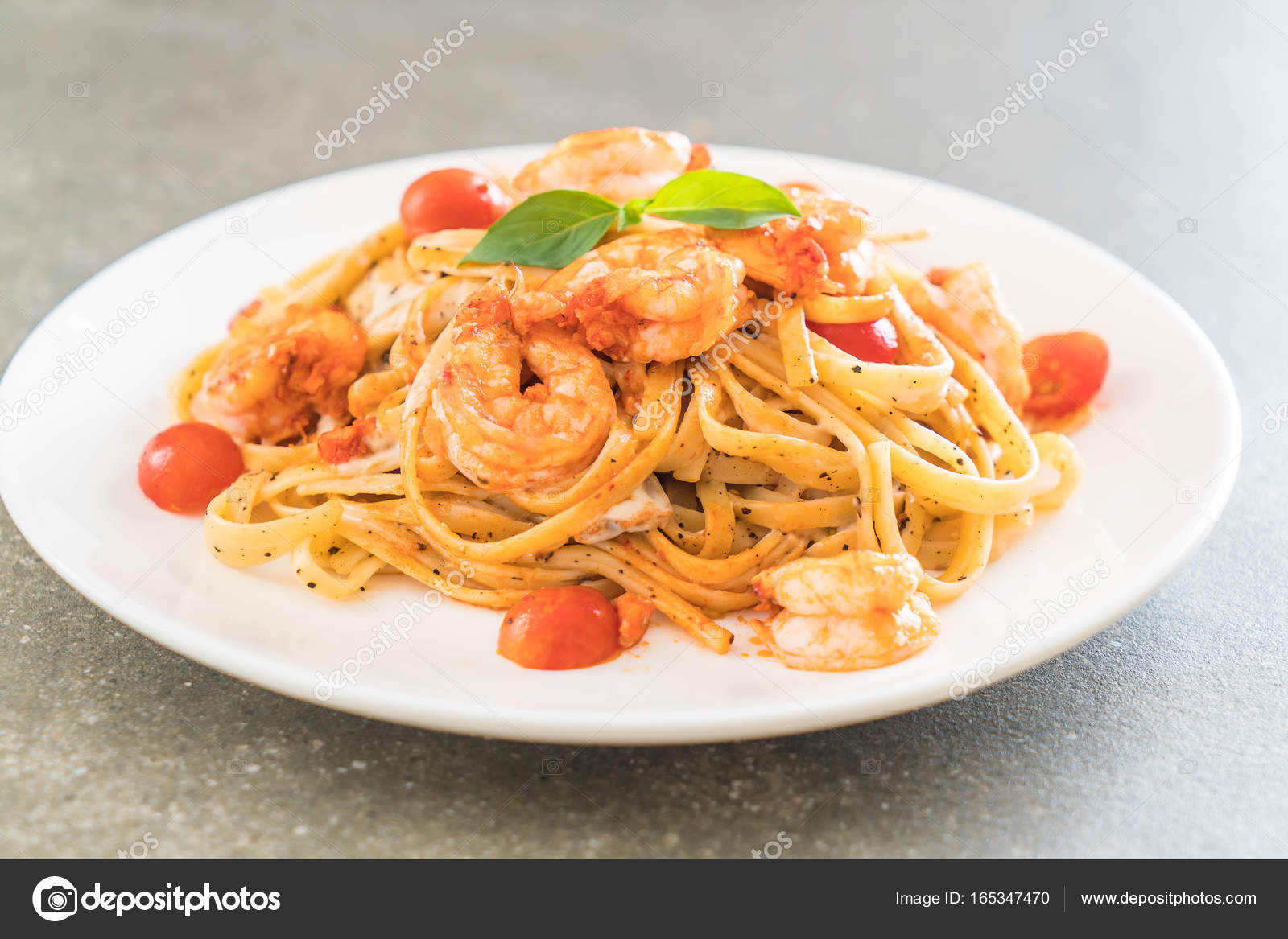 Domatesli Fesleğenli Spaghetti Domatesli Fesleğenli Spaghetti
