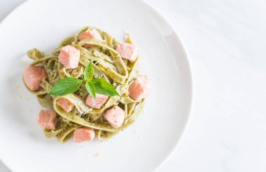 ıspanak fettuccine somon ile