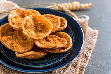 kurutulmuş rendelenmiş domuz etinin pirinç kraker