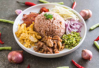 Pirinç ve karides ezmesi.