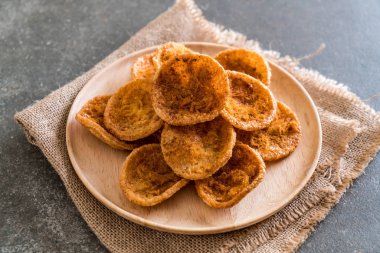 kurutulmuş rendelenmiş domuz etinin pirinç kraker