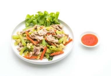 Tavada kızartılmış Shanghai Noodle domuz eti ile