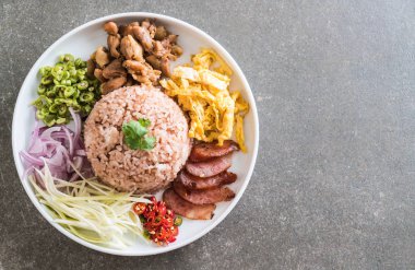 Pirinç ve karides ezmesi.