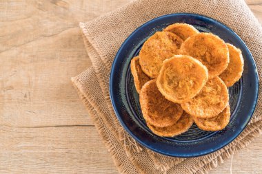 kurutulmuş rendelenmiş domuz etinin pirinç kraker