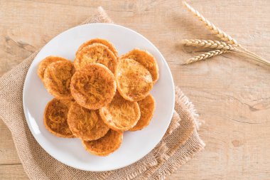 kurutulmuş rendelenmiş domuz etinin pirinç kraker