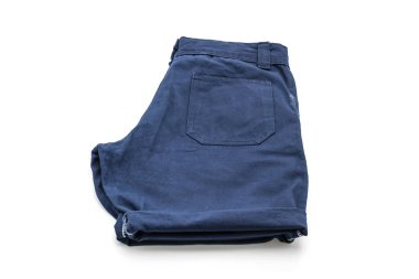 beyaz üzerine kısa pantolon