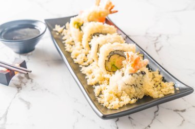 tempura karides suşi roll 