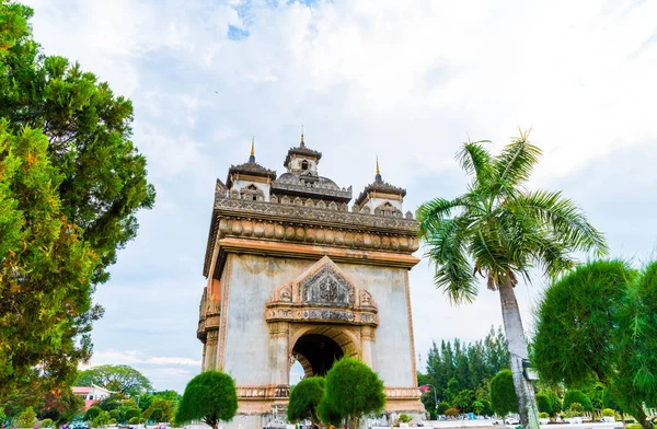 Monumento a Patuxay en vientiane, Laos . — Foto de Stock