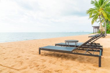 Güzel tropikal okyanus ya da deniz ve kum plaj 