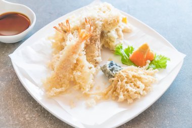 kızarmış karides (tempura)