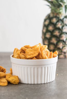 kurutulmuş ananas gevrek cipsi