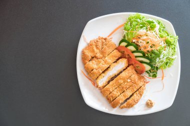 sebze soslu kızarmış pirzola domuz eti