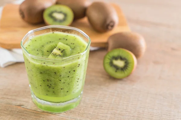 Egészséges, friss kiwi smoothie üveg — Stock Fotó