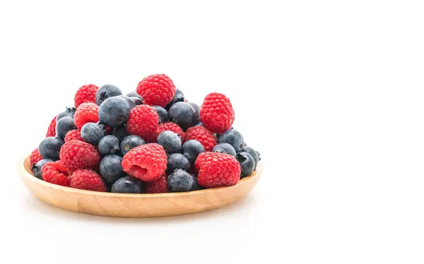 Świeżych jagód i rasberry na białym — Zdjęcie stockowe