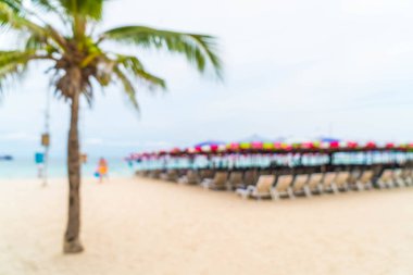 güzel hurma şemsiye ve deniz sandalyeye ile bulanıklık ve 