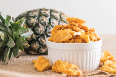 kurutulmuş ananas gevrek cipsi