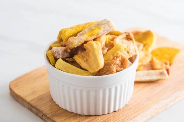 meyve yongaları karıştırın