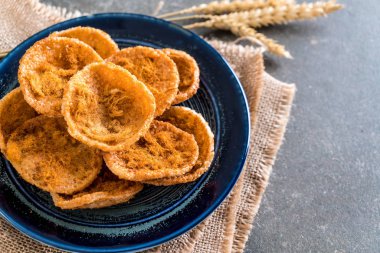 kurutulmuş rendelenmiş domuz etinin pirinç kraker