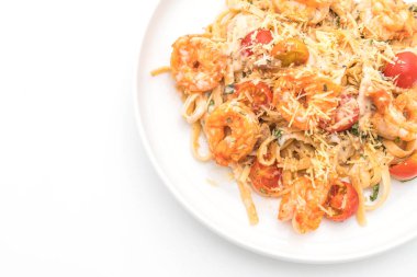 Karides ve domatesli spagetti. 