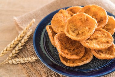 kurutulmuş rendelenmiş domuz etinin pirinç kraker