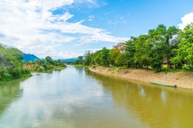 Vang Vieng, Laos nehirde Nam şarkı