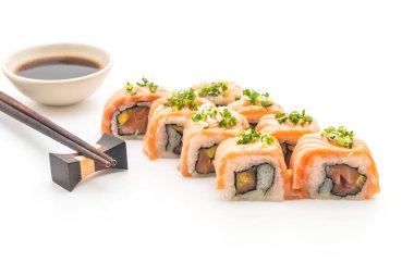 ızgara somon suşi roll - Japon gıda tarzı
