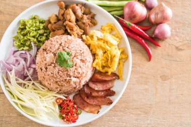 Pirinç ve karides ezmesi.