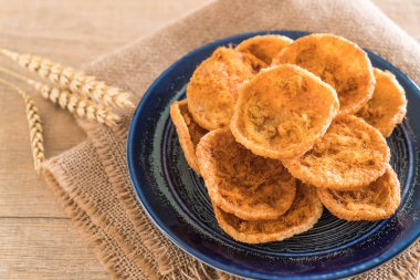 kurutulmuş rendelenmiş domuz etinin pirinç kraker