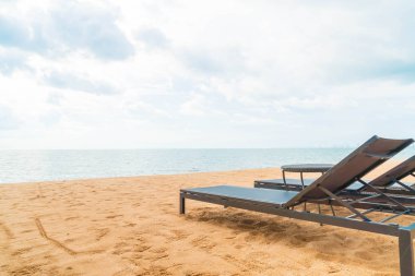 Güzel tropikal okyanus ya da deniz ve kum plaj 