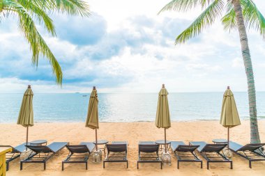 Güzel tropikal okyanus ya da deniz ve kum plaj 