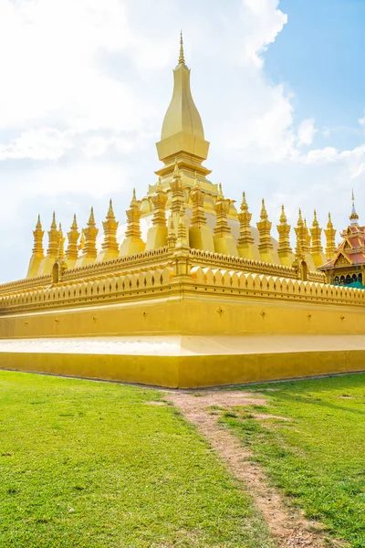 Bella architettura a Pha That Luang, Vientiane, Laos . — Foto Stock