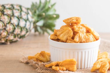 kurutulmuş ananas gevrek cipsi