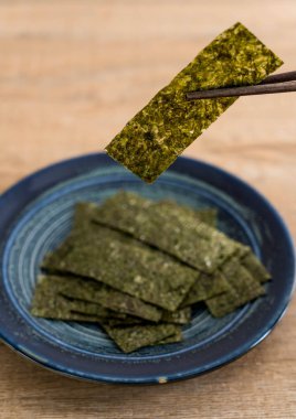 plaka üzerinde kurutulmuş yosun