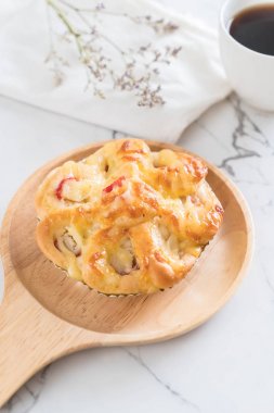 Yengeç sopa ekmek ile