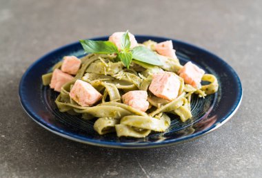 ıspanak fettuccine somon ile