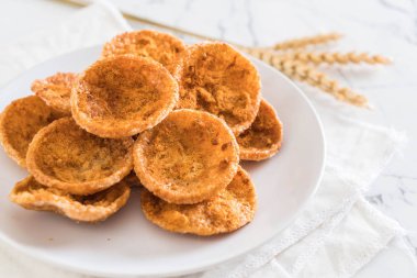 kurutulmuş rendelenmiş domuz etinin pirinç kraker