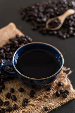 Kahve fincanı ve fasulye