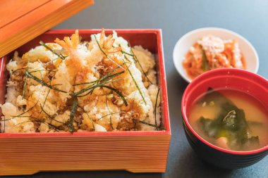 karides tempura kutusunu küme 