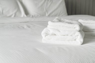 Yatak Dekorasyon yatak odası iç beyaz havlu 