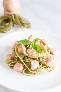 ıspanak fettuccine somon ile